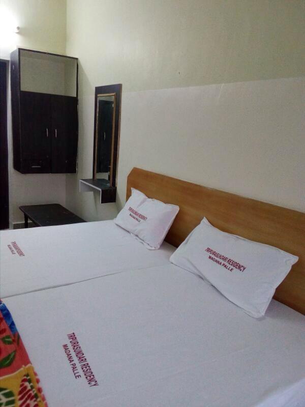 Madanapalle Tripura Sundari Residency酒店 外观 照片